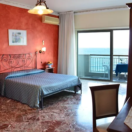 Costa Azzurra Hotel 2*